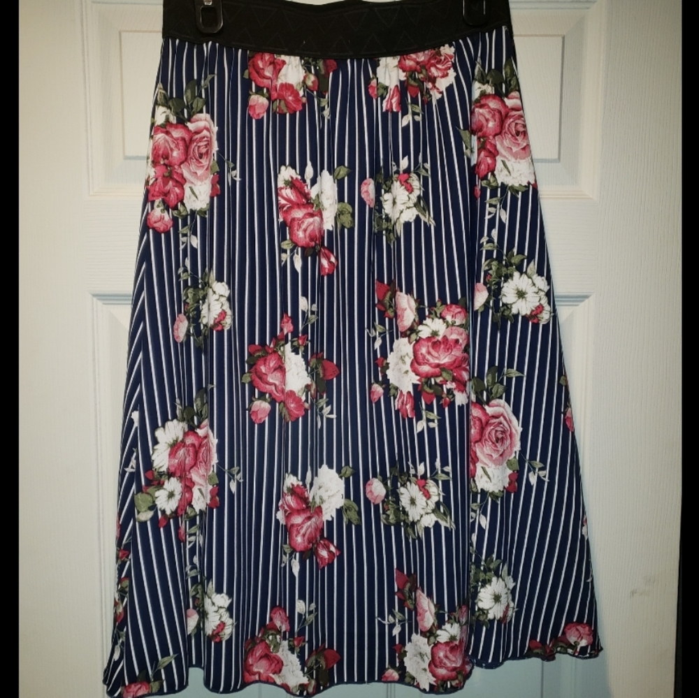 Lularoe Lola skirt- SMALL